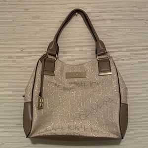 Calvin Klein women purse. :)